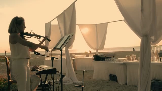 Extrait vidéo : violon joué sur une plage de La Réunion pour une cérémonie de mariage